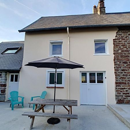 Petite Maison Proche Centre Ville Bréhal Exterior foto